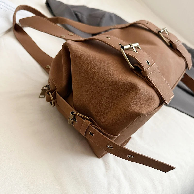 Women's Shoulder Bag Vintage Baguette-Shape PU Leather Zipper Crossbody Bag with Phone Pocket