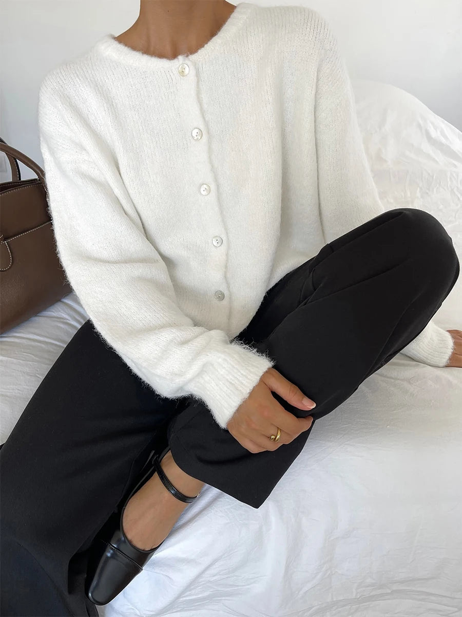 Women's Soft and Sticky Cardigan 2026 New Series Round Neck Front Button Design Sweater Suitable for Outdoor Wear