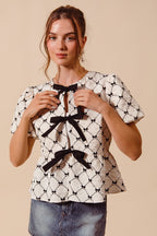 SO ME Textur Gewebtes Top Schleifen-Schößchen Elegant Puff Kurzarm Elfenbein Schwarz