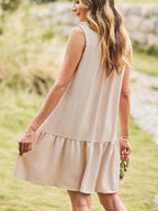 Mini-Kleid V-Ausschnitt Strukturiert Beige Ärmellos Durchgehende Knopfleiste Kragen Rüschen A-Linie