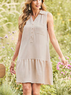 Mini-Kleid V-Ausschnitt Strukturiert Beige Ärmellos Durchgehende Knopfleiste Kragen Rüschen A-Linie