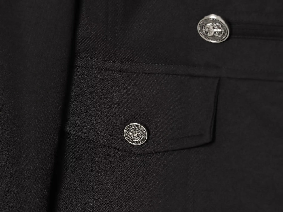 Casaco Feminino Estilo Militar com Fecho e Detalhes de Botões