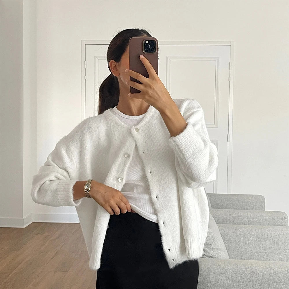 Women's Soft and Sticky Cardigan 2026 New Series Round Neck Front Button Design Sweater Suitable for Outdoor Wear