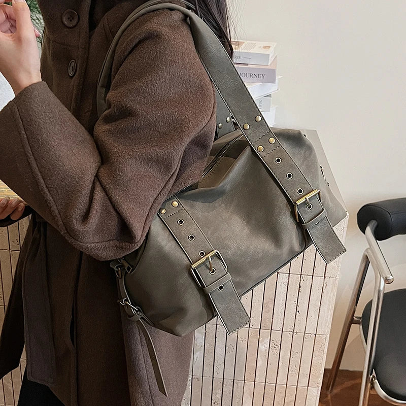 Women's Shoulder Bag Vintage Baguette-Shape PU Leather Zipper Crossbody Bag with Phone Pocket