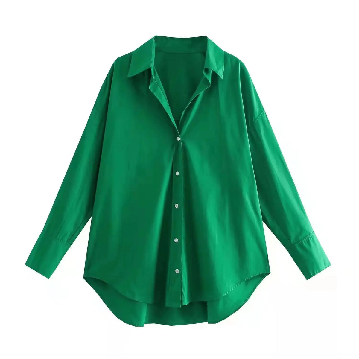 Vista frontale di camicia oversize verde smeraldo con bottoni bianchi e tessuto poplin sintetico liscio