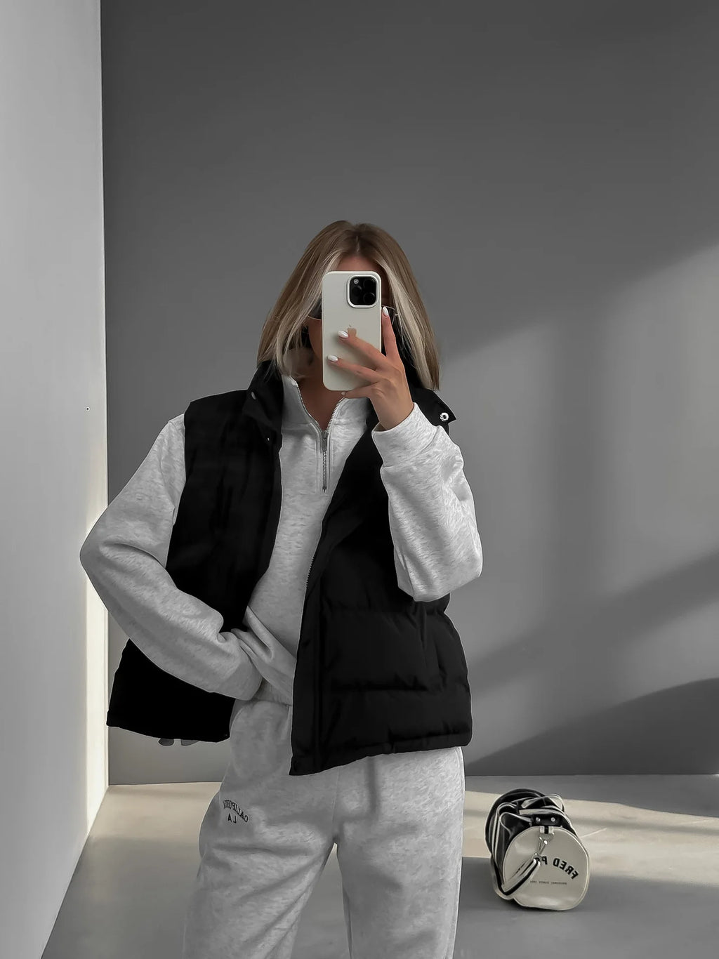 Colete Puffer Oversized com Capuz para Mulher - Streetwear de Poliéster Grosso