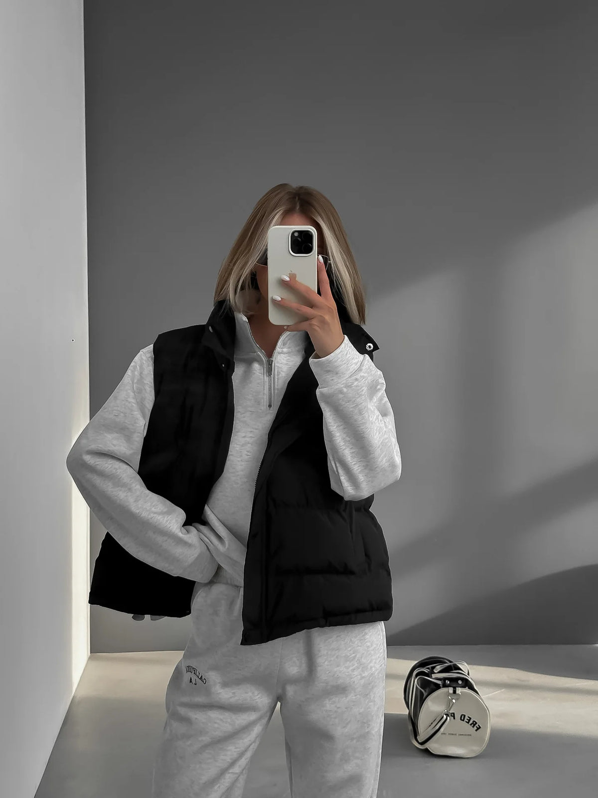 Colete Puffer Oversized com Capuz para Mulher - Streetwear de Poliéster Grosso