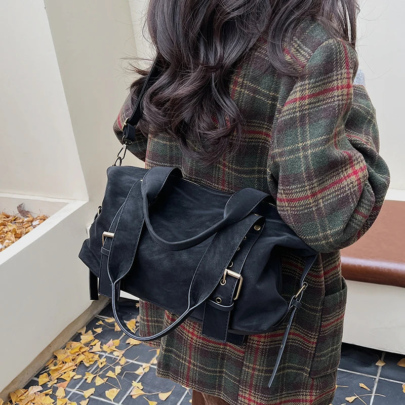 Women's Shoulder Bag Vintage Baguette-Shape PU Leather Zipper Crossbody Bag with Phone Pocket