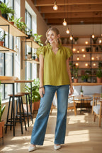Umgee Lässige strukturierte Bluse Avocadogrün Spitzendetail Rüschen Kurzarm-Oberteil