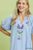 Umgee USA Babydoll-Minikleid bestickt mit Blumen, hellblau, V-Ausschnitt, Rüschen