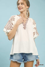 Umgee Casual Blouse Cream V-Neck Floral Embroidered Short Sleeve Top