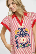 Umgee USA Midikleid gestreift rot Blumenstickerei V-Ausschnitt Besatz Seitenschlitz Shift
