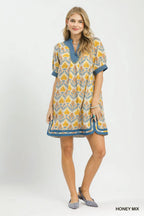 Umgee Baumwolle Blumenmuster Honiggelb Mix Print Mini V-Ausschnitt Spitzenbesatz Casual