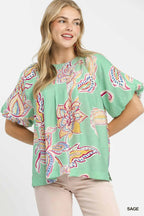 Umgee Lässige Bluse Paisley-Print Salbeigrün Puffärmel Kurzarm Rüschenoberteil