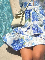 Geblümtes Minikleid mit Rüschenlagen, V-Ausschnitt, hoher Taille und langen Ballonärmeln, lässig