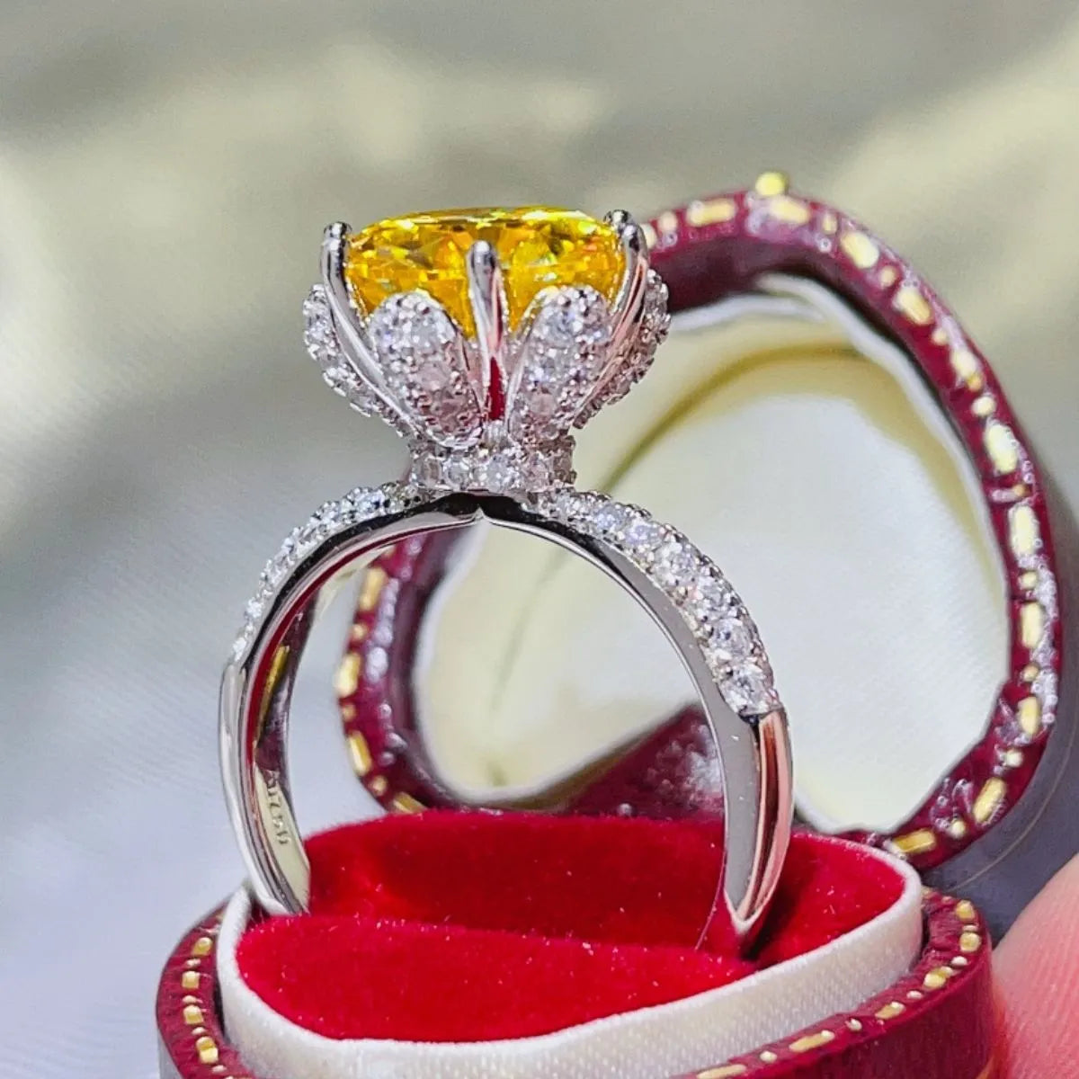 Silver Ring 5 Carat Moissanite Yellow Stone 925 Sterling Platinum-plated a45fdf75-59f8-4a2e-966c-af571245a3ab-Max-Origin Trendsi