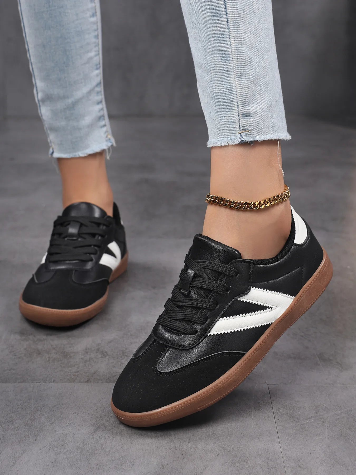 Women's Sneakers Casual V Contrast Round Toe Pu Leather Shoes Black a7df85cc067f4be5b56baf26e4202f4f-Max-Origin Trendsi