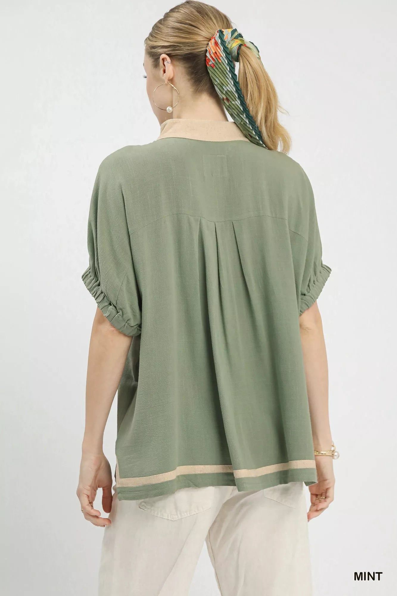 Umgee Linen Blouse Mint Contrast Trim V-Neck Short Sleeve Top a8cb304e-c231-4cff-b414-85cb19376b7d-Max-Origin Trendsi