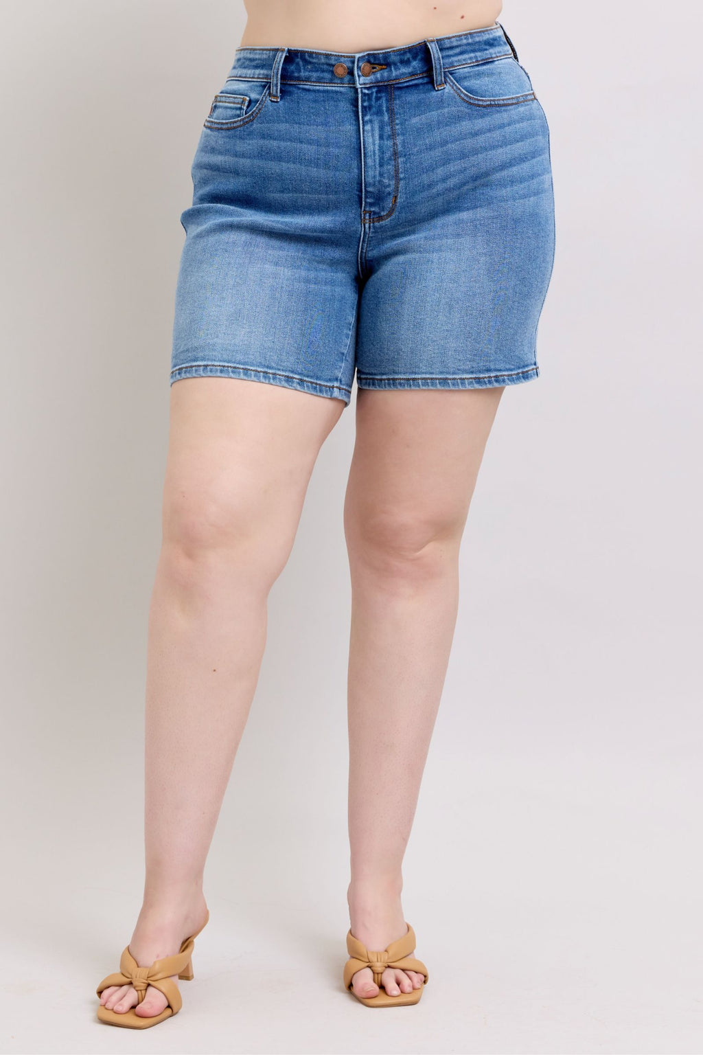 Judy Blue Denim Shorts 2 Buttons with Pockets Medium Wash Plus Sizes Medium accda9a8-c48a-4482-ae7b-c089cd1517d1-Max Trendsi