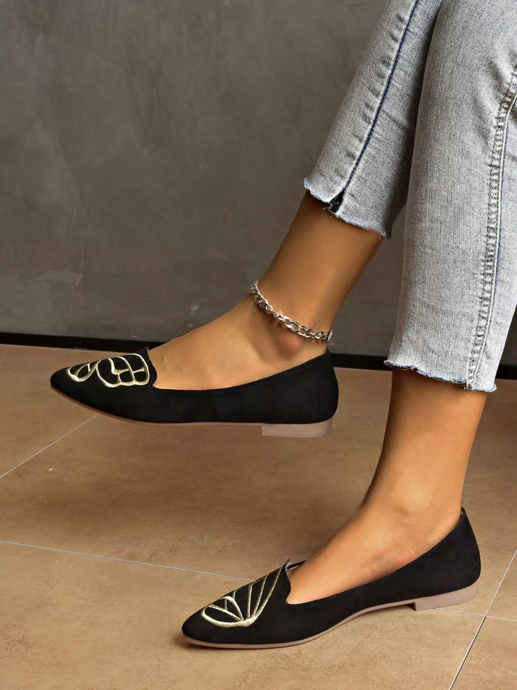 Women's Slip-Ons Black Point Toe Butterfly Embroidered Flat Shoes b6cfb0ec-1ac7-4407-a6f4-5b98594de7c7-Max-Origin Trendsi