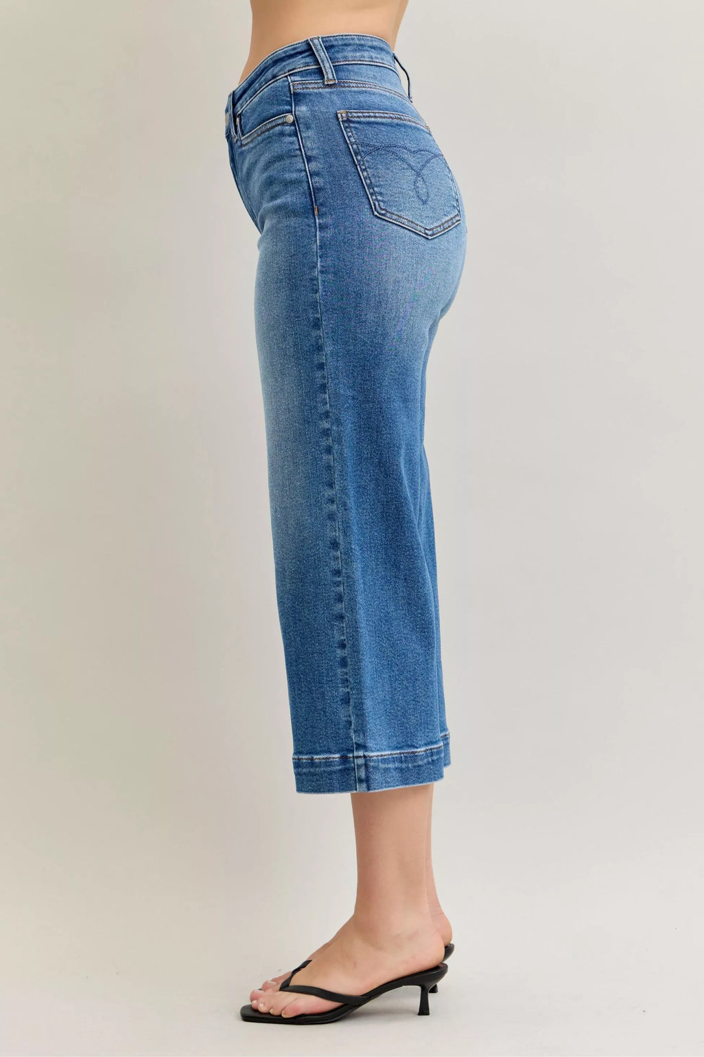 Judy Blue Womens Jeans Crop Wide Leg Mid Rise Denim Pants b78687b1e02e483a8b2eb1a7754b0b4c-Max-Origin Trendsi
