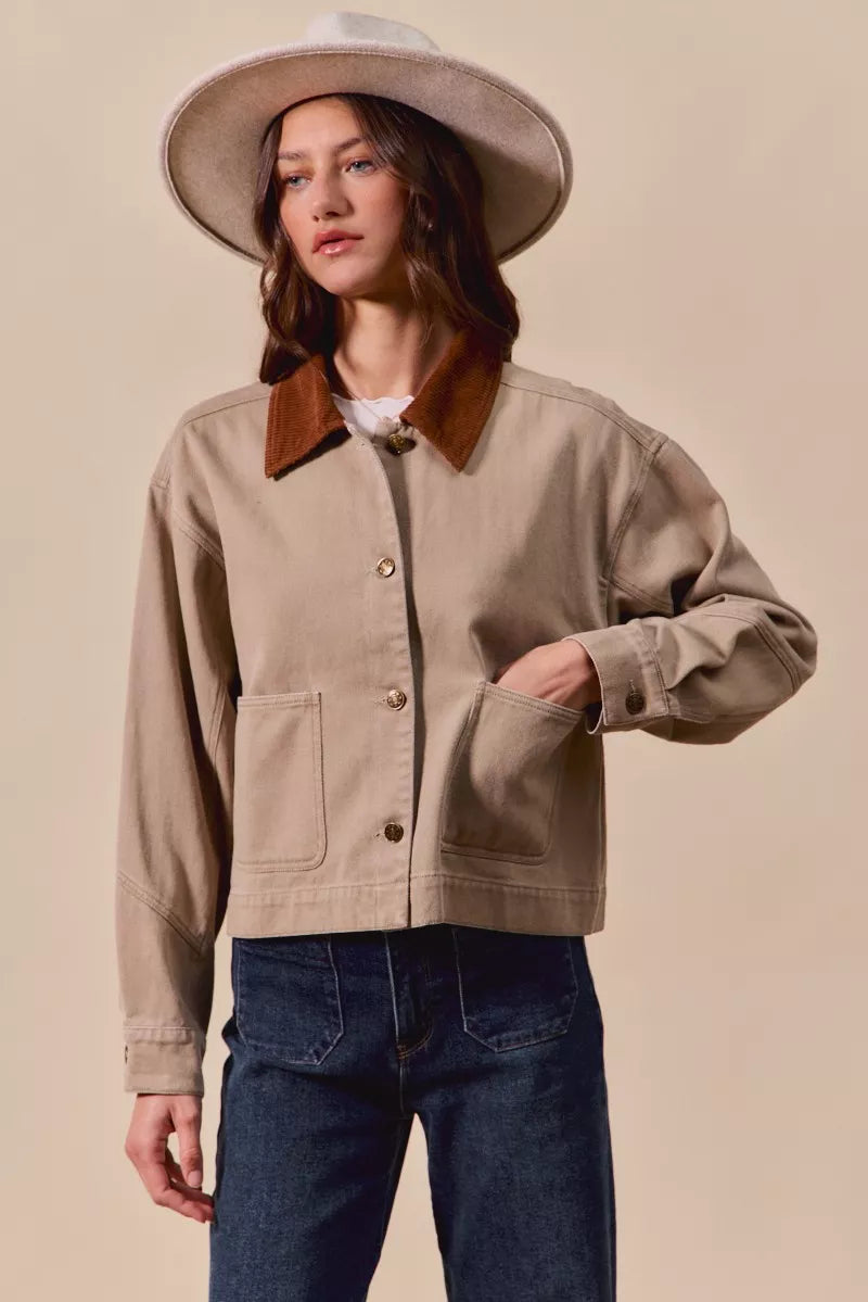 SO ME Womens Cropped Barn Jacket Cotton Twill Taupe wtih Collar and Pockets bde2fb1f4c7b4b0ebeda2a03eaa1e63b-Max-Origin Trendsi