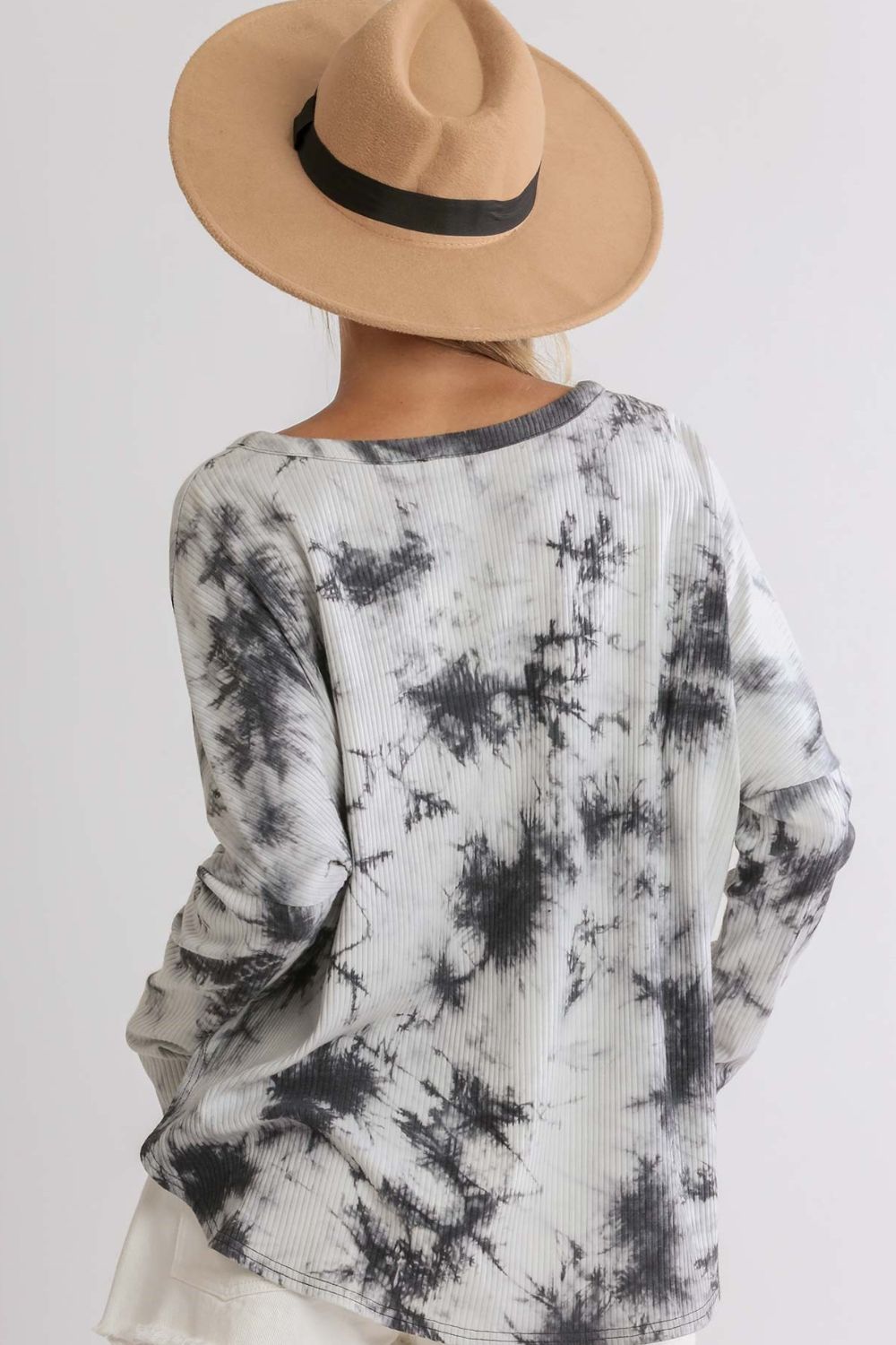 Umgee T-shirt Tie Dye Dark Gray Round Neck Ribbed Button Front Top c0ab494d-77b8-403b-bb49-cc7ba787cc18-Max Trendsi