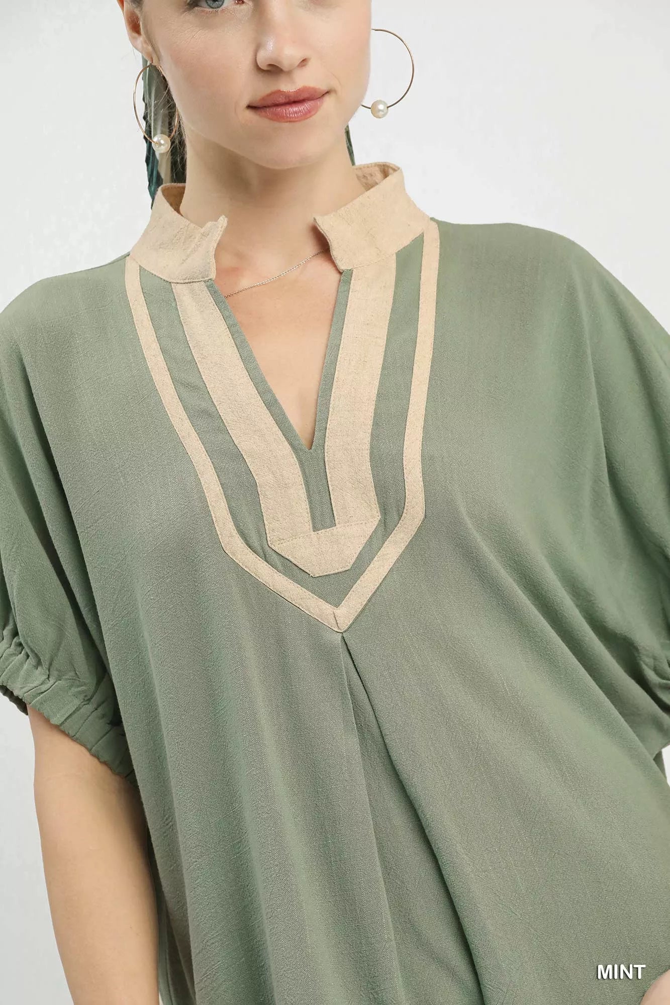 Umgee Linen Blouse Mint Contrast Trim V-Neck Short Sleeve Top c70d1827-c11c-4f05-aa66-f1a066b57650-Max-Origin Trendsi