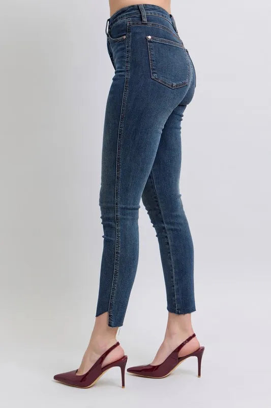 Judy Blue Skinny Jeans High Waist Raw Hem Side Slit Dark Wash d1883a233acd4863b39367abd047a900-Max-Origin Trendsi