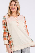 SAGE + FIG Plaid Top Exposed Seam Button Detail 3/4 Sleeve d541e508-fc8f-48dc-a68f-f7066c1c382f-Min Trendsi