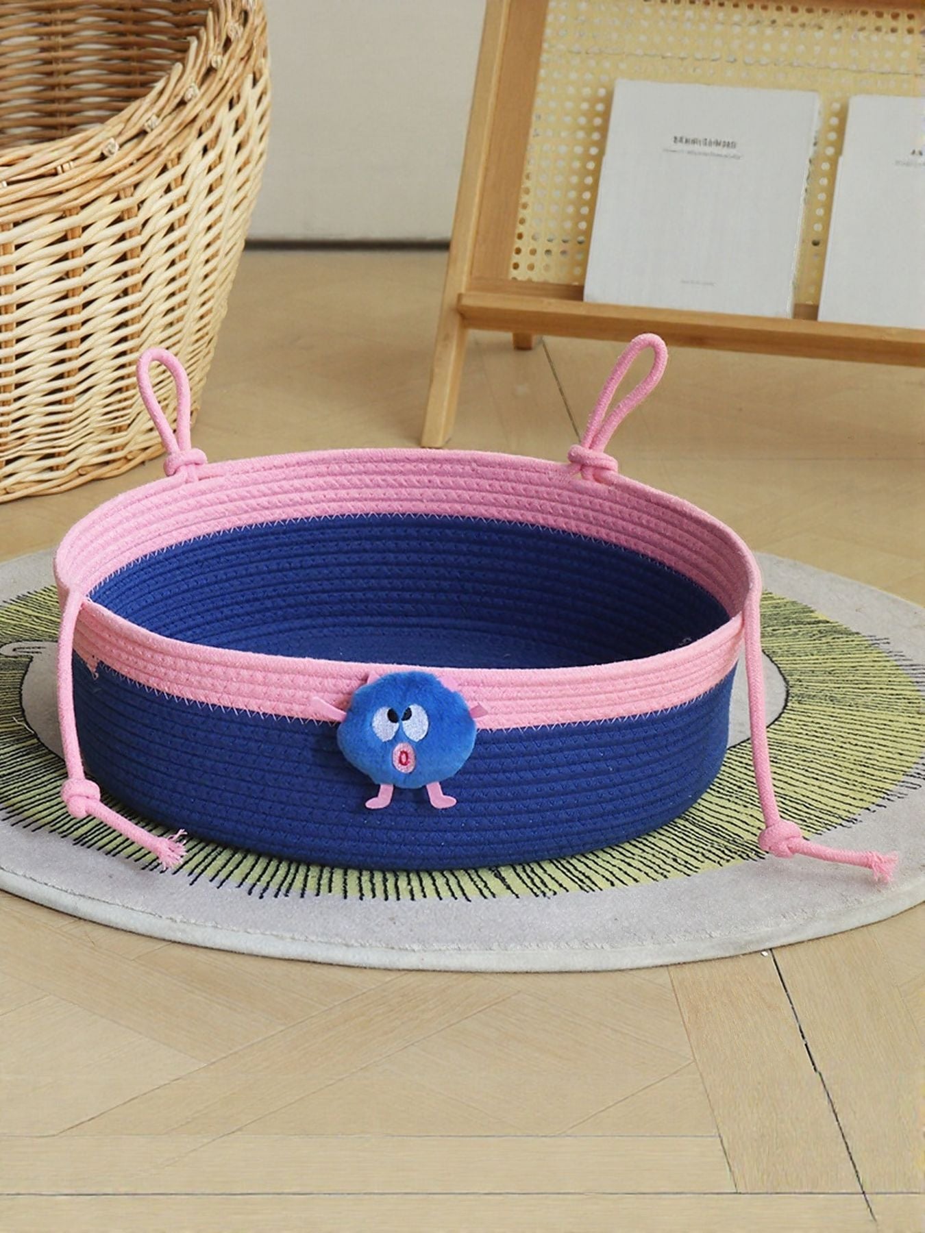 Two-Tone Woven Pet Nest