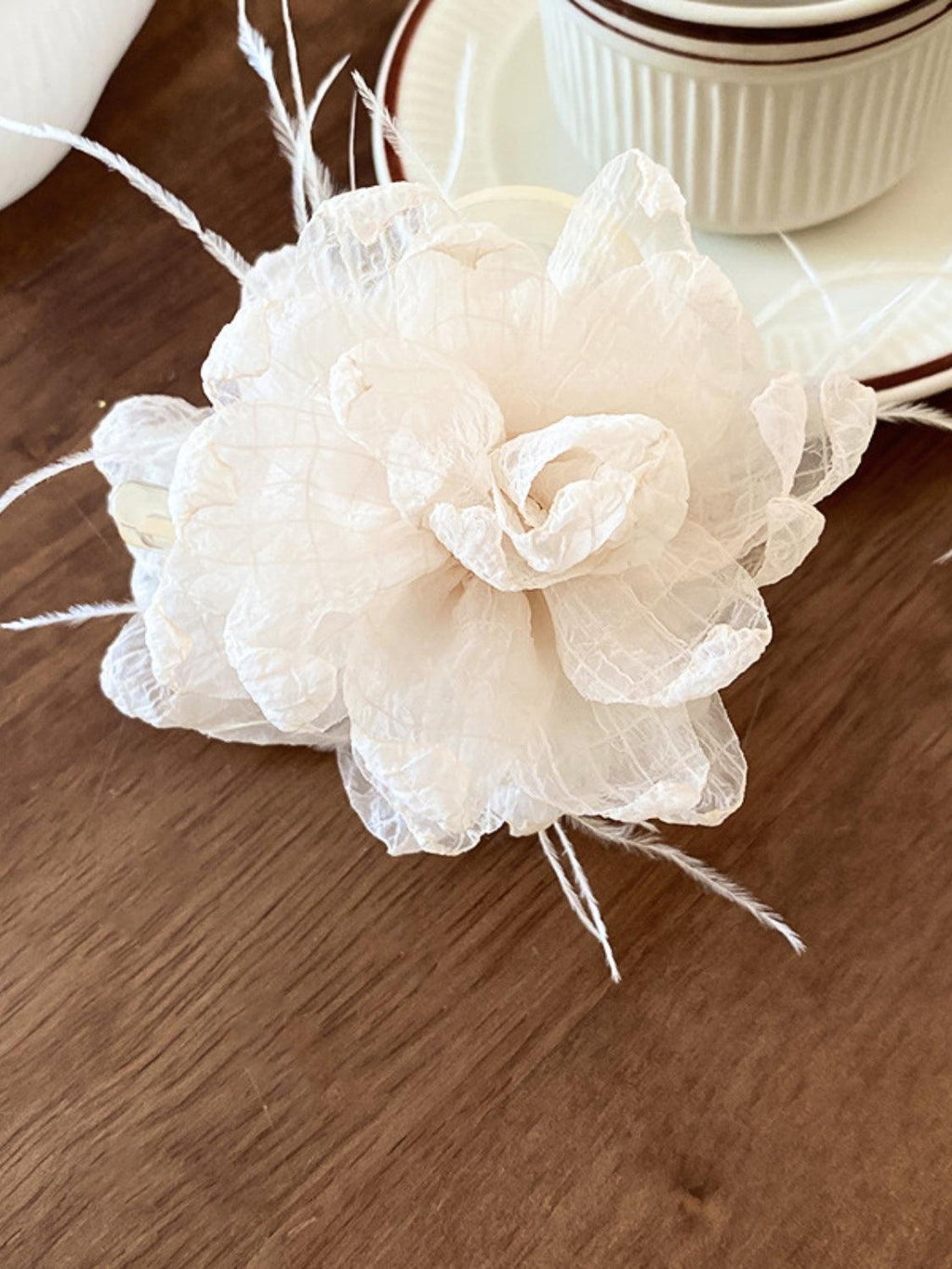 Hair Claw Clip Feather Trim Flower Shape Ivory One Size