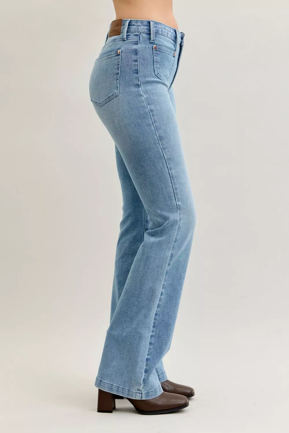 Judy Blue Bootcut Jeans Mid Rise with Contrast Wash & Front Patch Pockets de6d9b44a34f405ca5d536f9092bb4cb-Max-Origin Trendsi