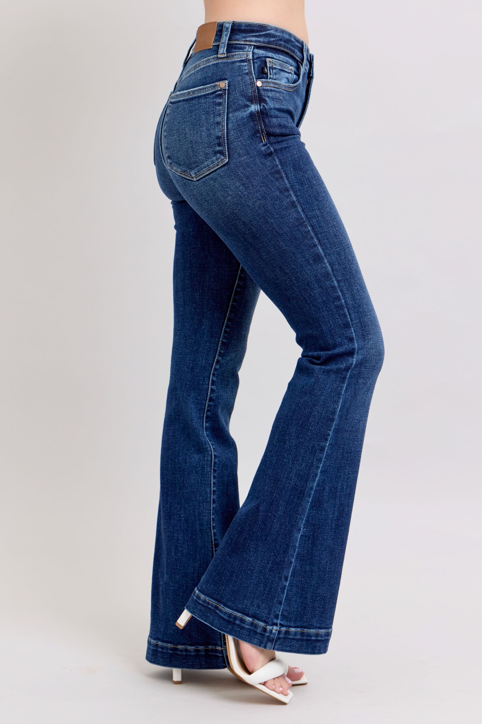 Judy Blue Flare Jeans High Rise with Pockets Dark Wash Plus Sizes deda18fd-ea42-439b-a4b4-744351cfbaa5-Max Trendsi