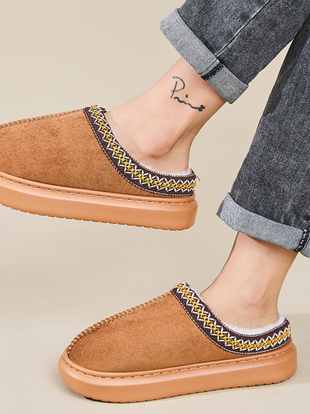 Suede Platform Slippers Faux Fur Lined Women Fashion Casual Rubber Shoes e21db6d4-7b48-401d-8a4a-81204b5bac02-Max Trendsi