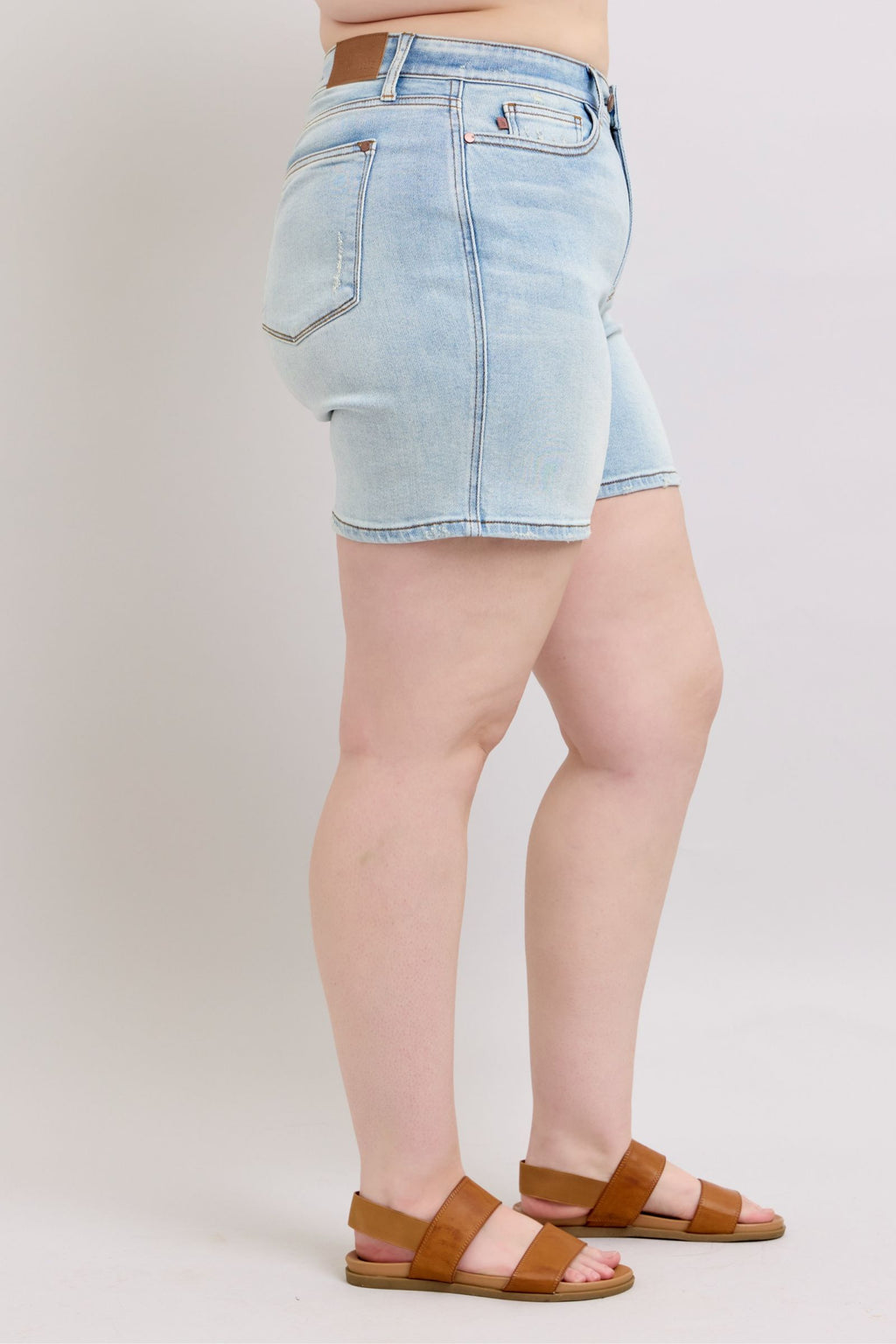 Judy Blue Denim Shorts 2 Buttons with Pockets Light Wash Plus Sizes e2d0663d-0e98-4cba-ba5f-d73fcbc040fe-Max Trendsi