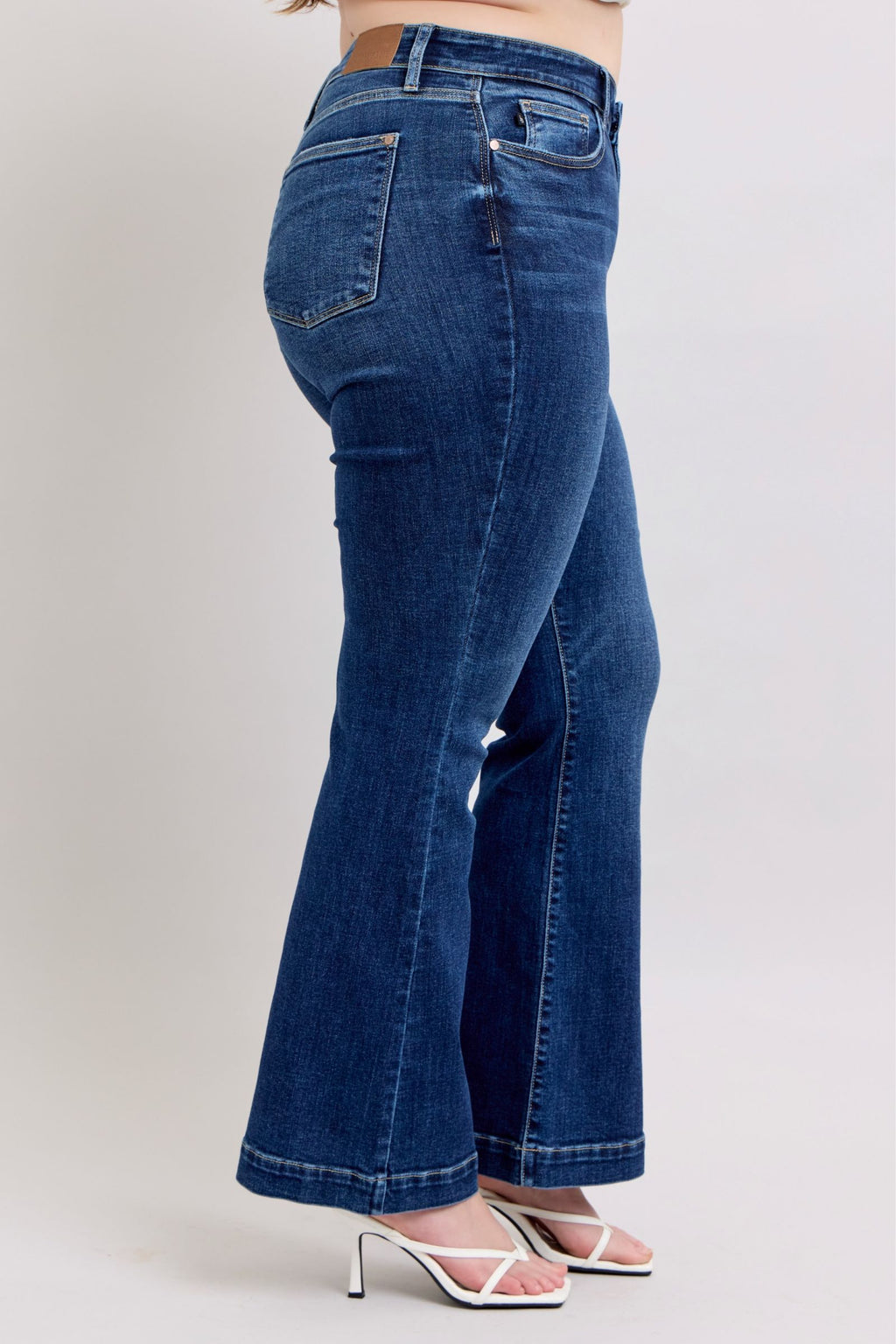 Judy Blue Flare Jeans High Rise with Pockets Dark Wash Plus Sizes e54c57d8-f66e-44b9-82a6-c3796ba68a13-Max Trendsi