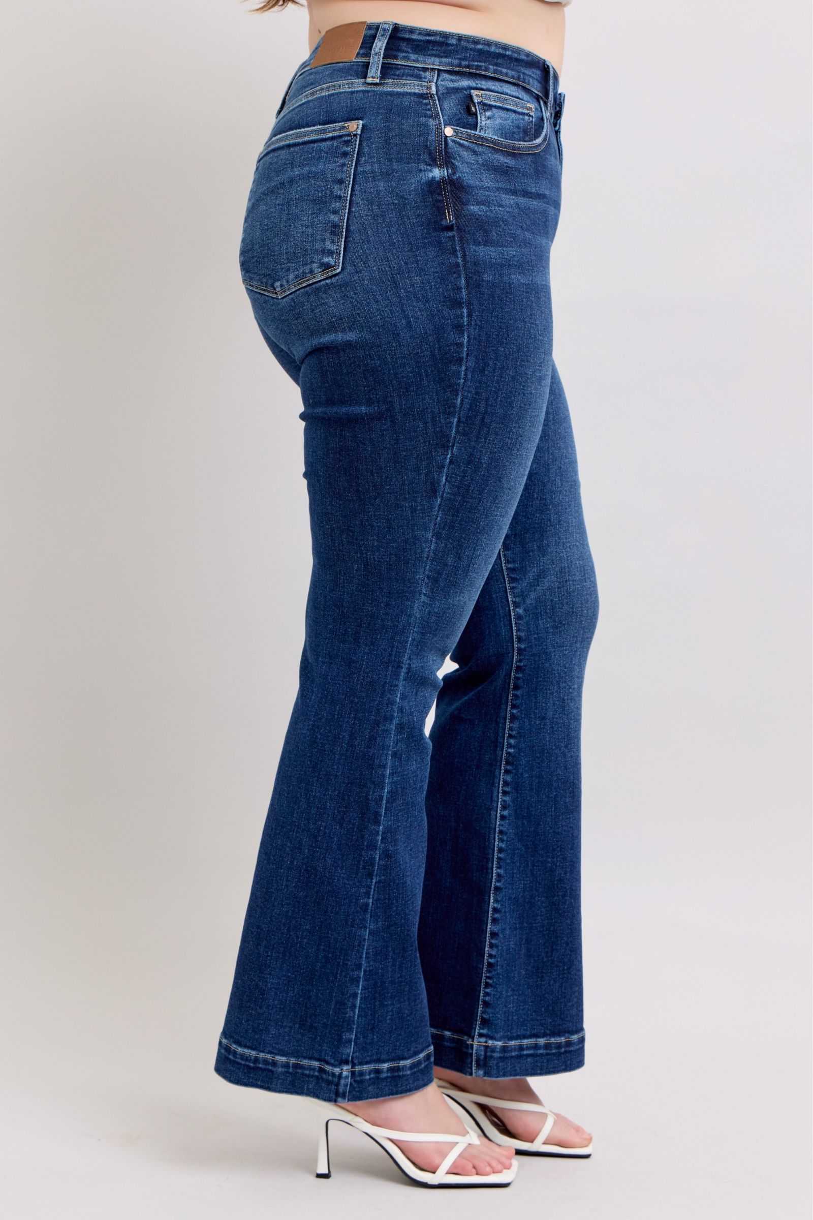 Judy Blue Flare Jeans High Rise with Pockets Dark Wash Plus Sizes e54c57d8-f66e-44b9-82a6-c3796ba68a13-Max Trendsi