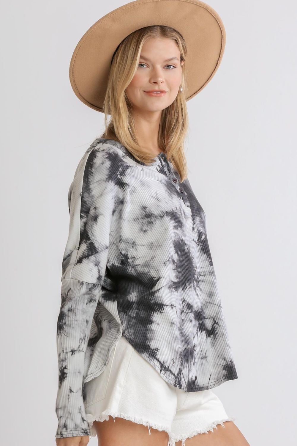 Umgee T-shirt Tie Dye Dark Gray Round Neck Ribbed Button Front Top e661ab99-478c-4934-90a1-eac8a353cf5e-Max Trendsi