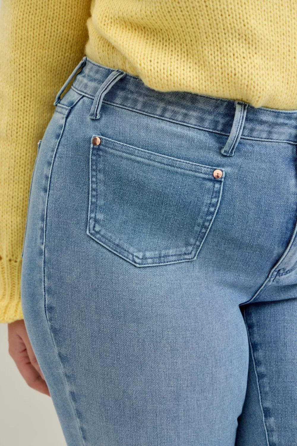 Judy Blue Bootcut Jeans Mid Rise with Contrast Wash & Front Patch Pockets e7a6ed0a-6999-4ee2-990a-8d0382c89c19-Max-Origin Trendsi