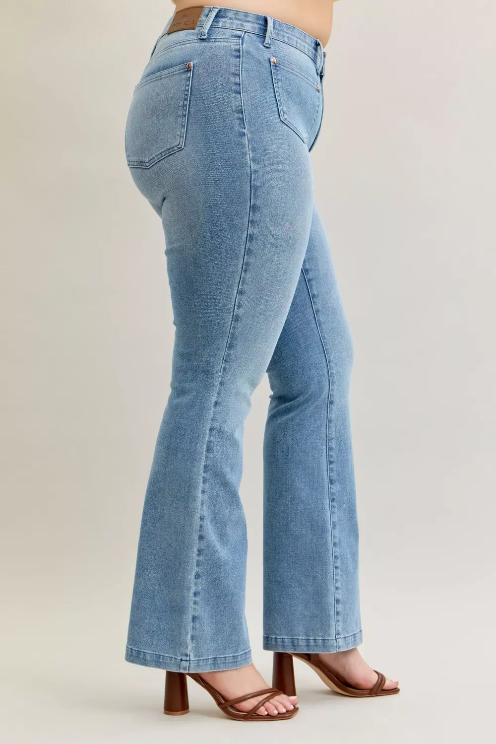 Judy Blue Bootcut Jeans Mid Rise with Contrast Wash & Front Patch Pockets ea9e9b2e-8983-47b3-a2ff-14f4109dafaa-Max-Origin Trendsi