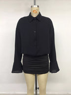 Mannequin robe bodycon noire à boutons et volans : longues manches cloche et juane froncée