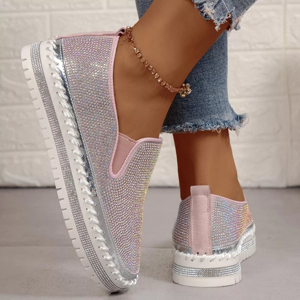 Rhinestone Round Toe Platform Loafers edcbcac54e3641f7805e39999c57b9a4-Max-Origin Trendsi
