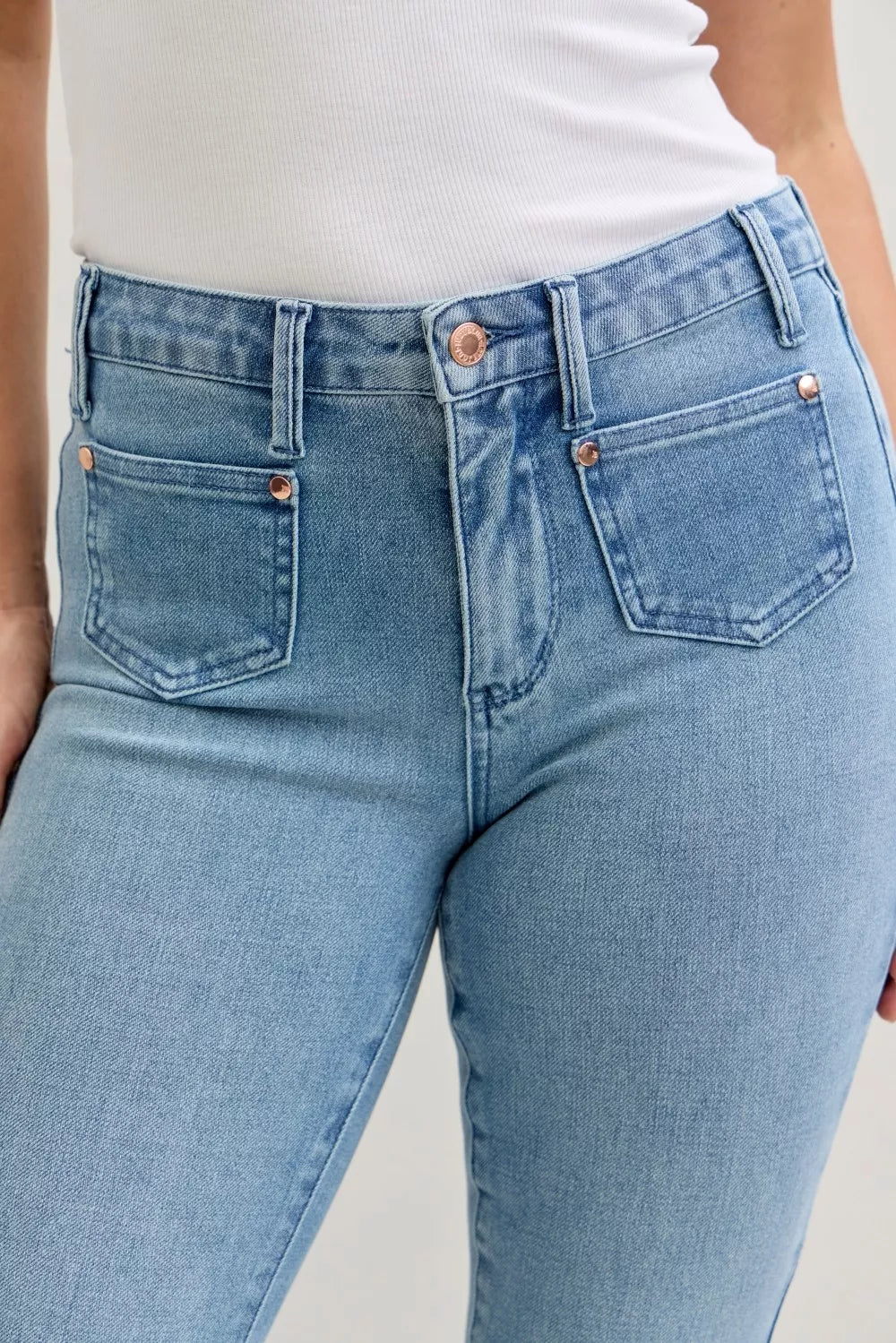 Judy Blue Bootcut Jeans Mid Rise with Contrast Wash & Front Patch Pockets ef06339a68694caeab589812f94baf72-Max-Origin Trendsi