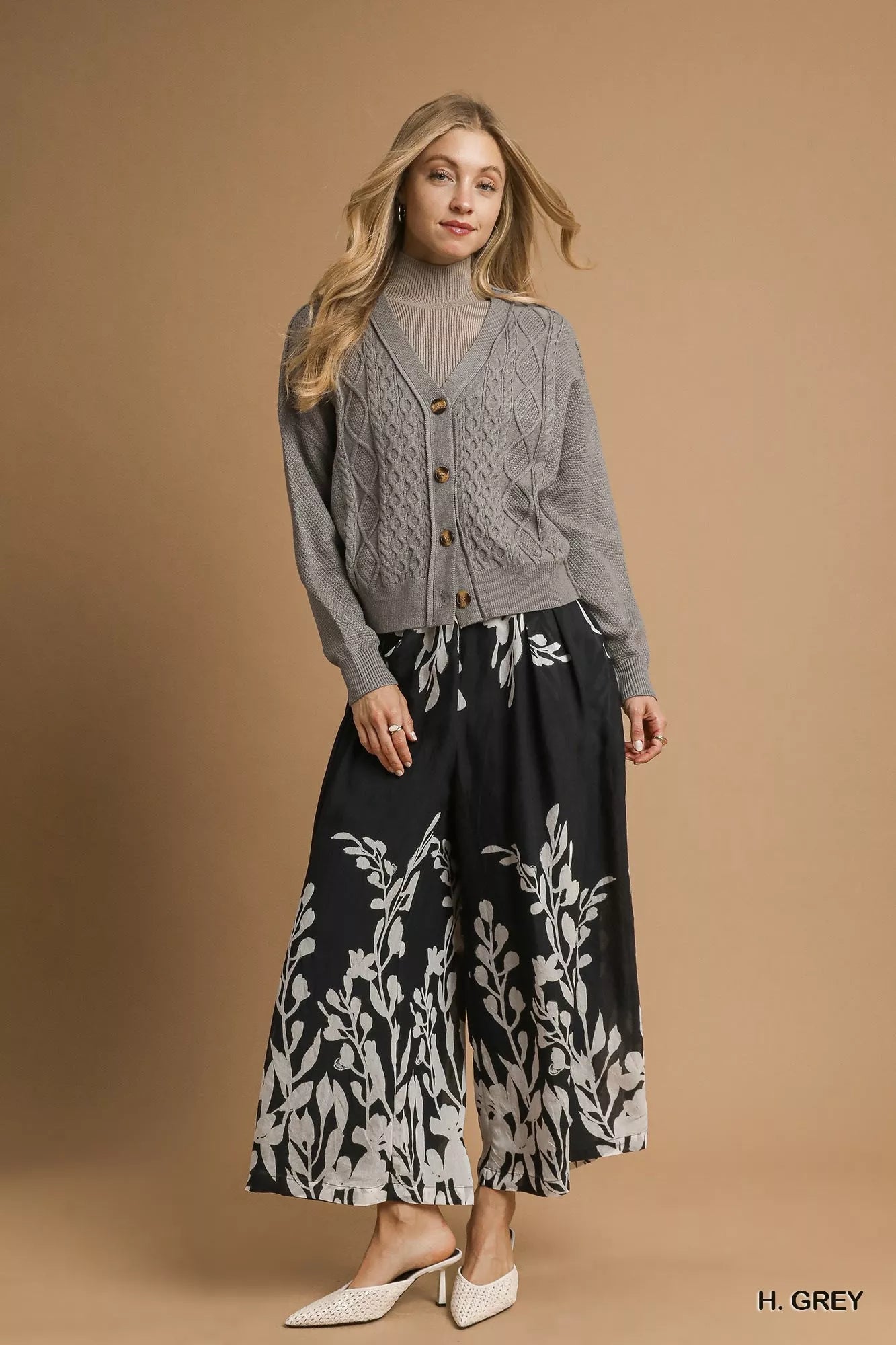 Umgee Cardigan Gray Chunky Cable Knit V-Neck Button-Up Womens Sweater f65857b5-0254-4830-9644-dcc8de435f40-Max-Origin Trendsi